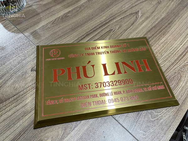 lam-bien-hieu-inox-an-mon-cho-cong-ty (3) làm biển hiệu inox ăn mòn cho công ty