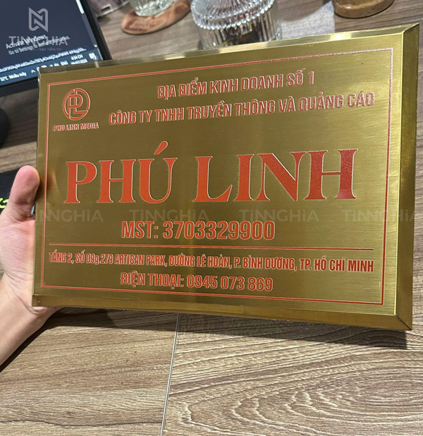 lam-bien-hieu-inox-an-mon-cho-cong-ty (4) làm biển hiệu inox ăn mòn cho công ty