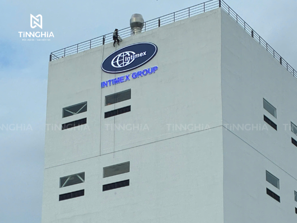 THI CÔNG NHẬN DIỆN THƯƠNG HIỆU TRÊN CAO TÒA NHÀ